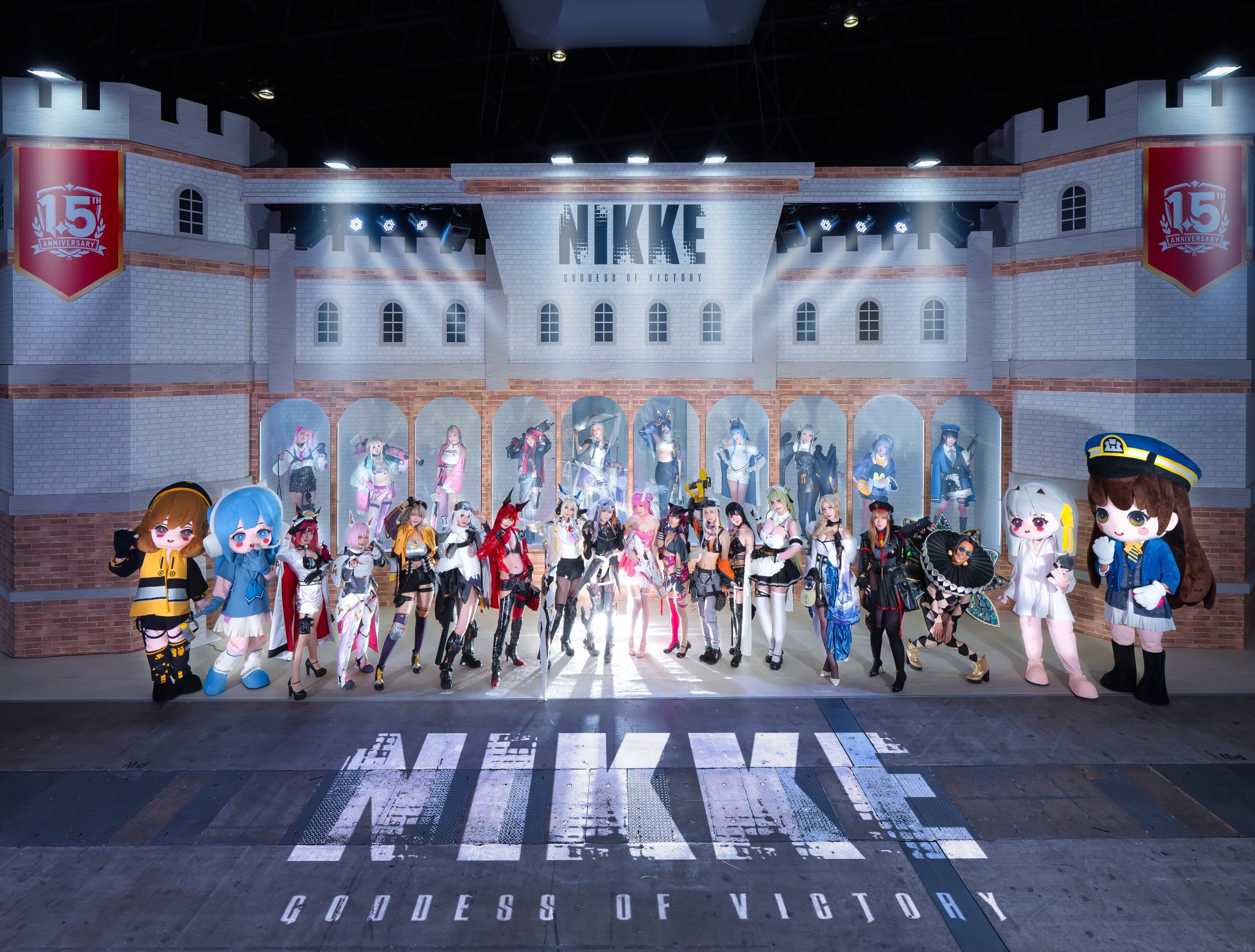 ニコニコ超会議2024：「勝利の女神：NIKKE」ブースでコスプレイヤー 